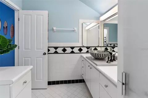 Bath - 861 Nectar Rd, Venice, FL 34293 photo 7 of 10