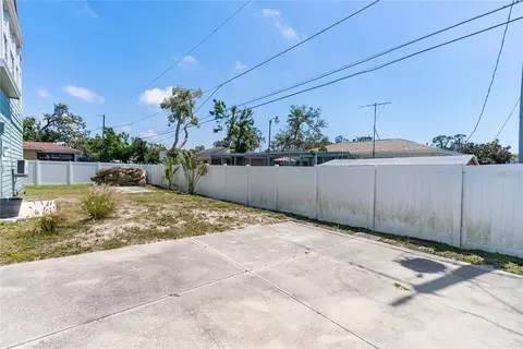 Exterior - 861 Nectar Rd, Venice, FL 34293 photo 11 of 17