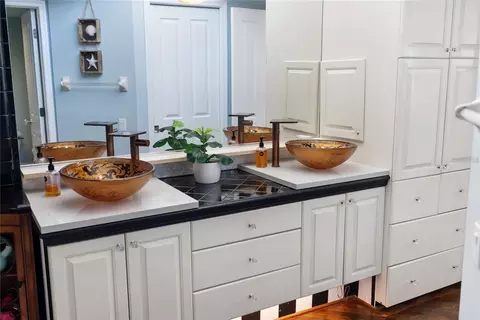 Bath - 861 Nectar Rd, Venice, FL 34293 photo 3 of 10