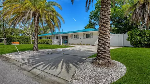 2945 Upper Tangelo Dr, Sarasota, FL 34239