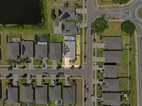 936 Zone Tailed Hawk Pl, Ruskin, FL 33570