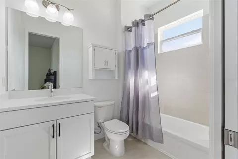 Bath - 16023 39th Gln E, Parrish, FL 34219 photo 4 of 4