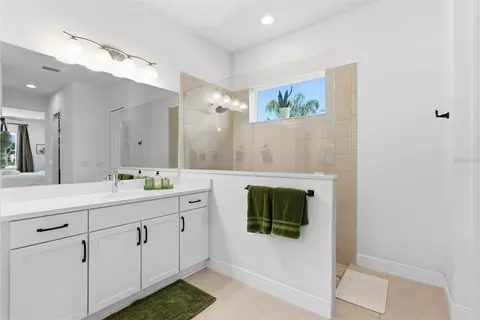 Bath - 16023 39th Gln E, Parrish, FL 34219 photo 2 of 4