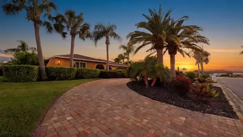 7137 Westmoreland Dr, Sarasota, FL 34243