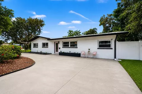 3755 Beach Dr SE, Saint Petersburg, FL 33705