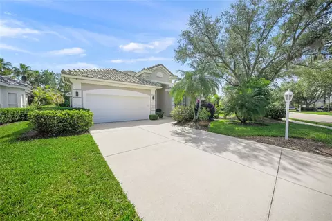 6923 Lennox Pl, University Park, FL 34201