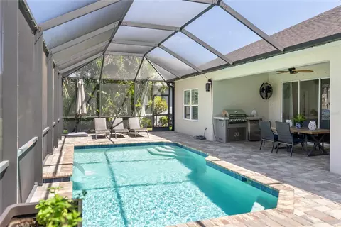 Exterior - 1215 Thornbury Dr, Parrish, FL 34219 photo 3 of 8