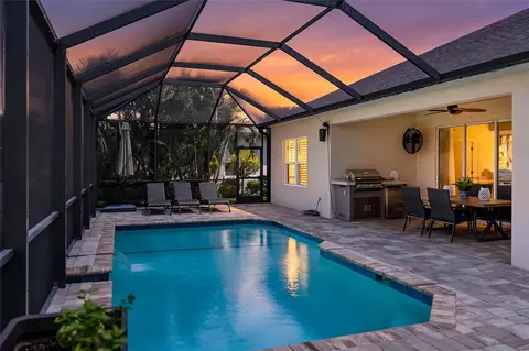 Exterior - 1215 Thornbury Dr, Parrish, FL 34219 photo 6 of 8