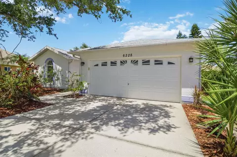 Exterior - 6228 38th St E, Bradenton, FL 34203 photo 2 of 7