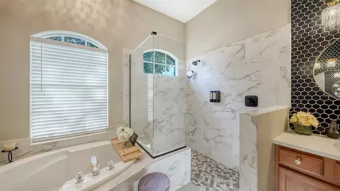 Bath - 12554 Cara Cara Loop, Bradenton, FL 34212 photo 2 of 5