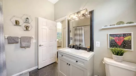 Bath - 12554 Cara Cara Loop, Bradenton, FL 34212 photo 3 of 5
