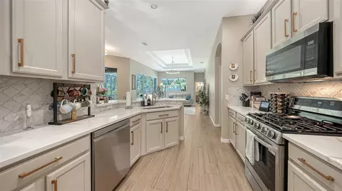 Kitchen - 12554 Cara Cara Loop, Bradenton, FL 34212 photo 4 of 6