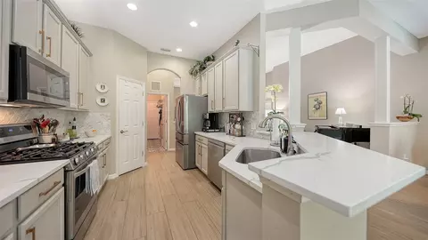 Kitchen - 12554 Cara Cara Loop, Bradenton, FL 34212 photo 2 of 6