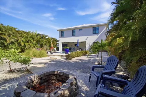 Exterior - 1912 Riverside Dr E, Bradenton, FL 34208 photo 11 of 15