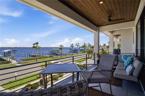 Exterior - 1912 Riverside Dr E, Bradenton, FL 34208 photo 5 of 15