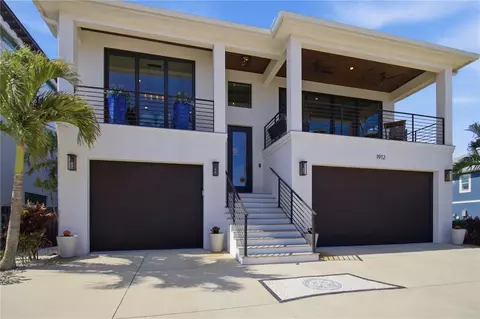 Exterior - 1912 Riverside Dr E, Bradenton, FL 34208 photo 3 of 15
