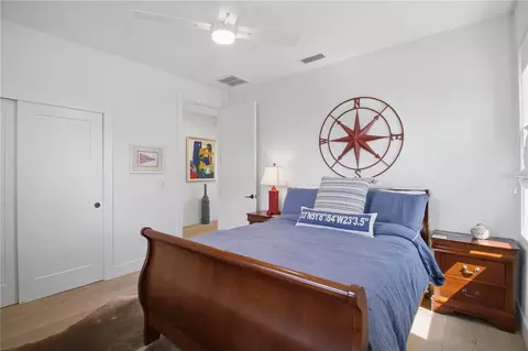 Bedroom - 1912 Riverside Dr E, Bradenton, FL 34208 photo 1 of 4