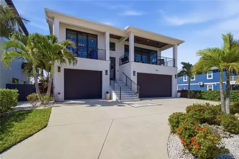 1912 Riverside Dr E, Bradenton, FL 34208