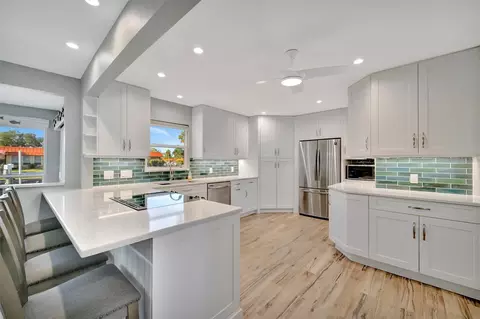 Kitchen - 9517 Azure Cv, Bradenton, FL 34210 photo 4 of 5