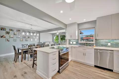 Kitchen - 9517 Azure Cv, Bradenton, FL 34210 photo 2 of 5