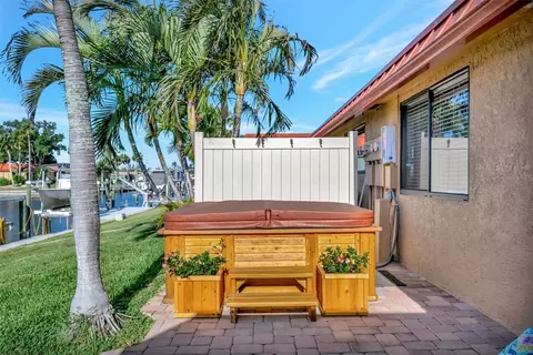 Exterior - 9517 Azure Cv, Bradenton, FL 34210 photo 4 of 5