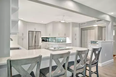 Kitchen - 9517 Azure Cv, Bradenton, FL 34210 photo 5 of 5