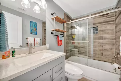 Bath - 9517 Azure Cv, Bradenton, FL 34210 photo 2 of 3