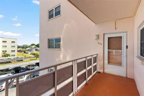 5623 80th St N #316, Saint Petersburg, FL 33709