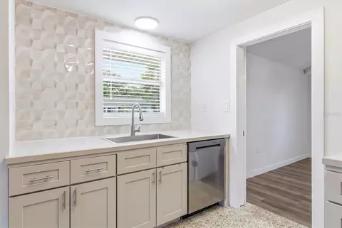 Kitchen - 301 28th St W, Bradenton, FL 34205 photo 6 of 10