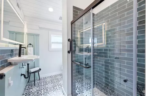 Bath - 301 28th St W, Bradenton, FL 34205 photo 4 of 5