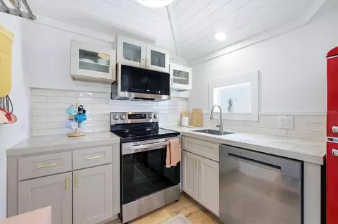 Kitchen - 301 28th St W, Bradenton, FL 34205 photo 9 of 10