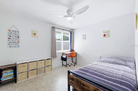 Bedroom - 301 28th St W, Bradenton, FL 34205 photo 5 of 9