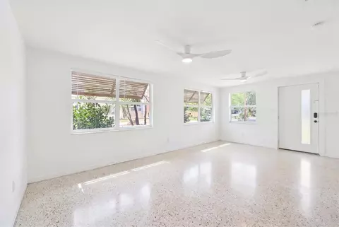 Living - 301 28th St W, Bradenton, FL 34205 photo 2 of 5