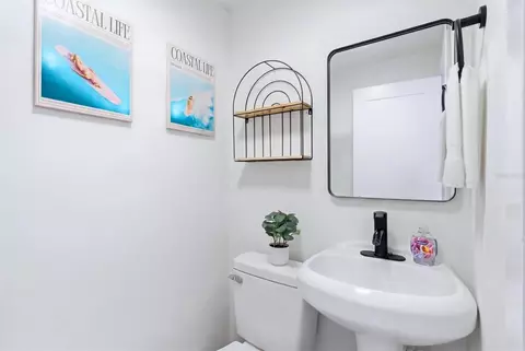 Bath - 301 28th St W, Bradenton, FL 34205 photo 5 of 5