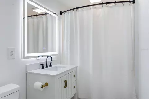 Bath - 301 28th St W, Bradenton, FL 34205 photo 3 of 5