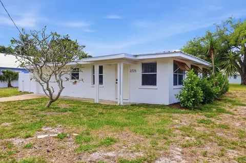 Exterior - 301 28th St W, Bradenton, FL 34205 photo 2 of 8