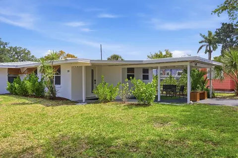 Exterior - 301 28th St W, Bradenton, FL 34205 photo 4 of 8