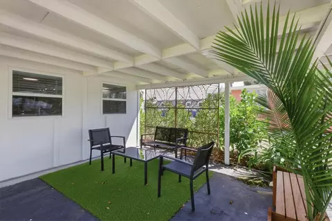 Exterior - 301 28th St W, Bradenton, FL 34205 photo 5 of 8