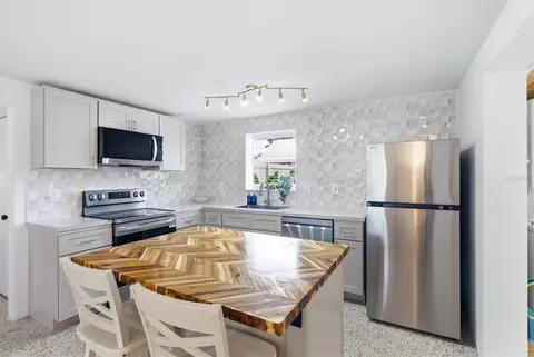 Kitchen - 301 28th St W, Bradenton, FL 34205 photo 2 of 10