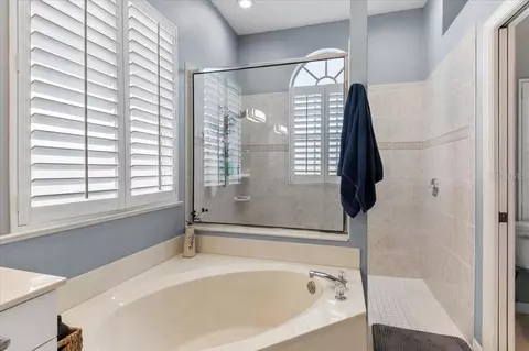 Bath - 4748 Compass Dr, Bradenton, FL 34208 photo 2 of 8