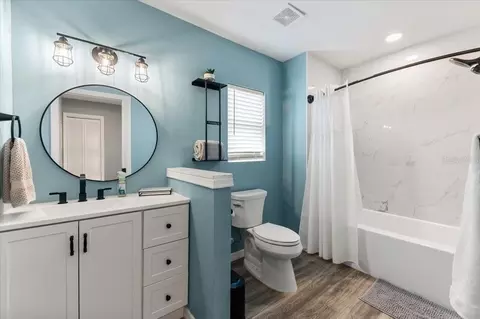 Bath - 4748 Compass Dr, Bradenton, FL 34208 photo 6 of 8
