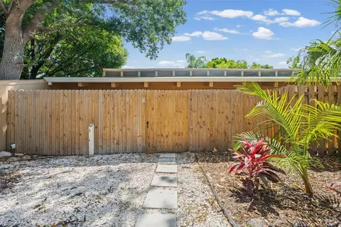 500 N Jefferson Ave #H1, Sarasota, FL 34237