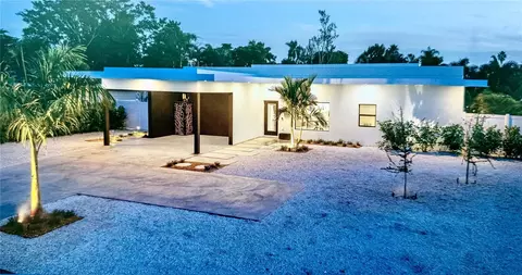 2306 Valencia Dr, Sarasota, FL 34239