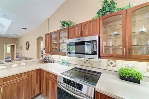 Kitchen - 9419 54th Ct E, Parrish, FL 34219 photo 4 of 9