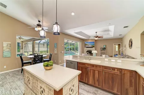 Kitchen - 9419 54th Ct E, Parrish, FL 34219 photo 5 of 9