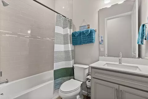 Bath - 8510 Coastal Palms Gln, Parrish, FL 34219 photo 5 of 5