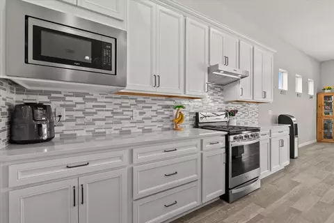 Kitchen - 8510 Coastal Palms Gln, Parrish, FL 34219 photo 4 of 6