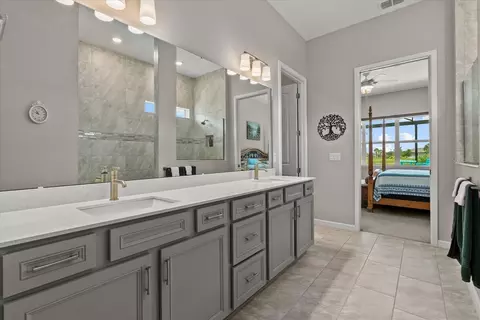 Bath - 8510 Coastal Palms Gln, Parrish, FL 34219 photo 3 of 5