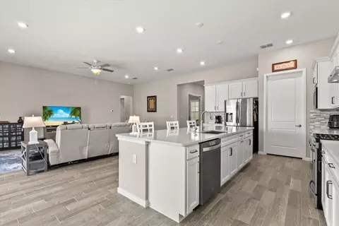 Kitchen - 8510 Coastal Palms Gln, Parrish, FL 34219 photo 3 of 6