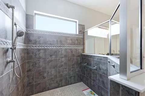 Bath - 12762 Del Corso Loop, Bradenton, FL 34211 photo 3 of 7